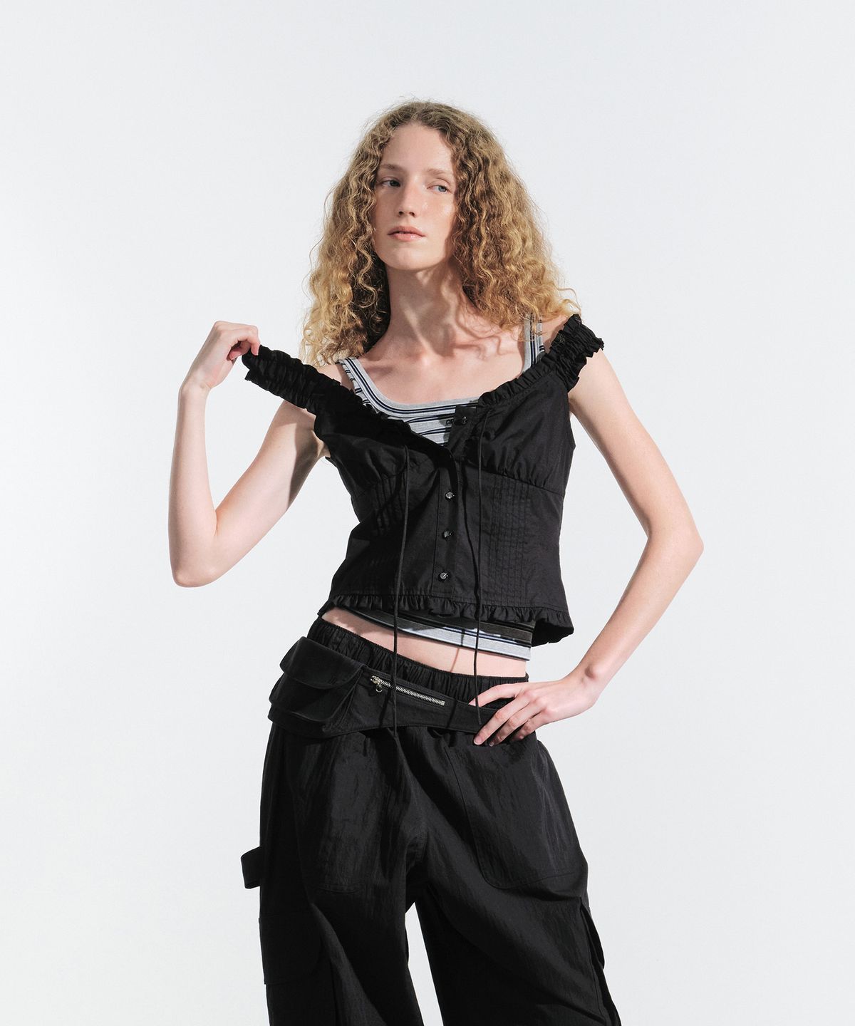 그로브(GROVE) INA SLEEVELESS TOP (BLACK)