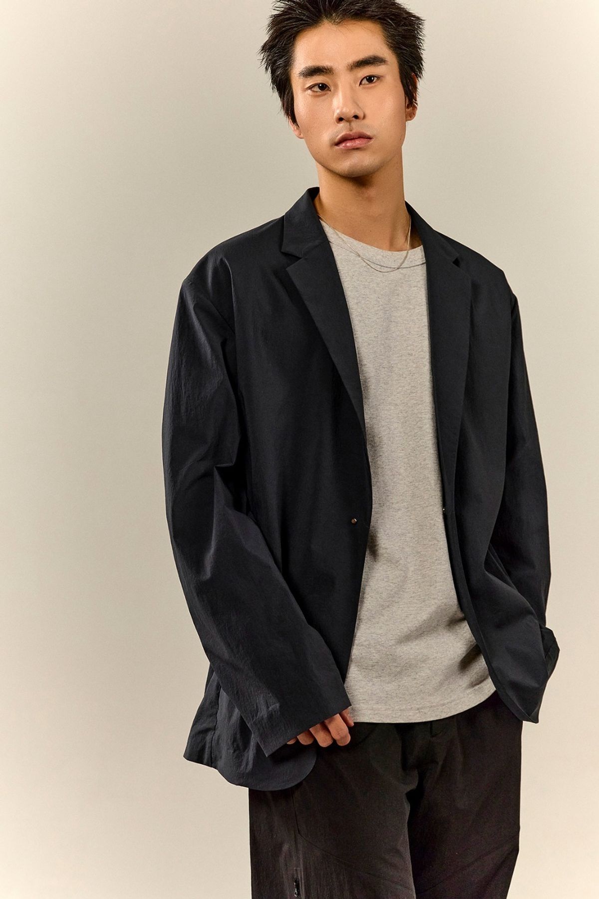 프라이데이세븐(FRIDAYSEVEN) 경량 블레이저 Noxen jacket flex charchol