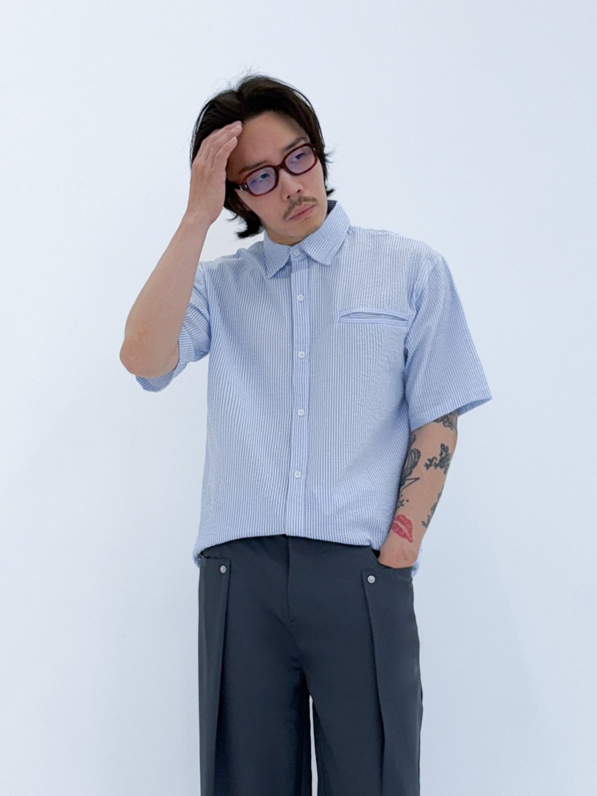 오버더와르(OVERTHEOIR) 시어서커 스트라이프 립포인트 반팔셔츠