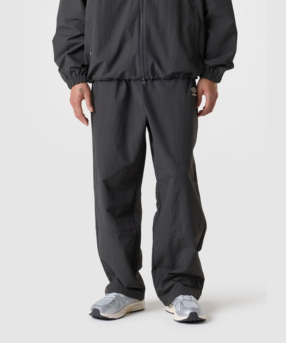 엄브로(UMBRO) 클래식 우븐 스트레이트 팬츠 차콜(UQ323CPT93)