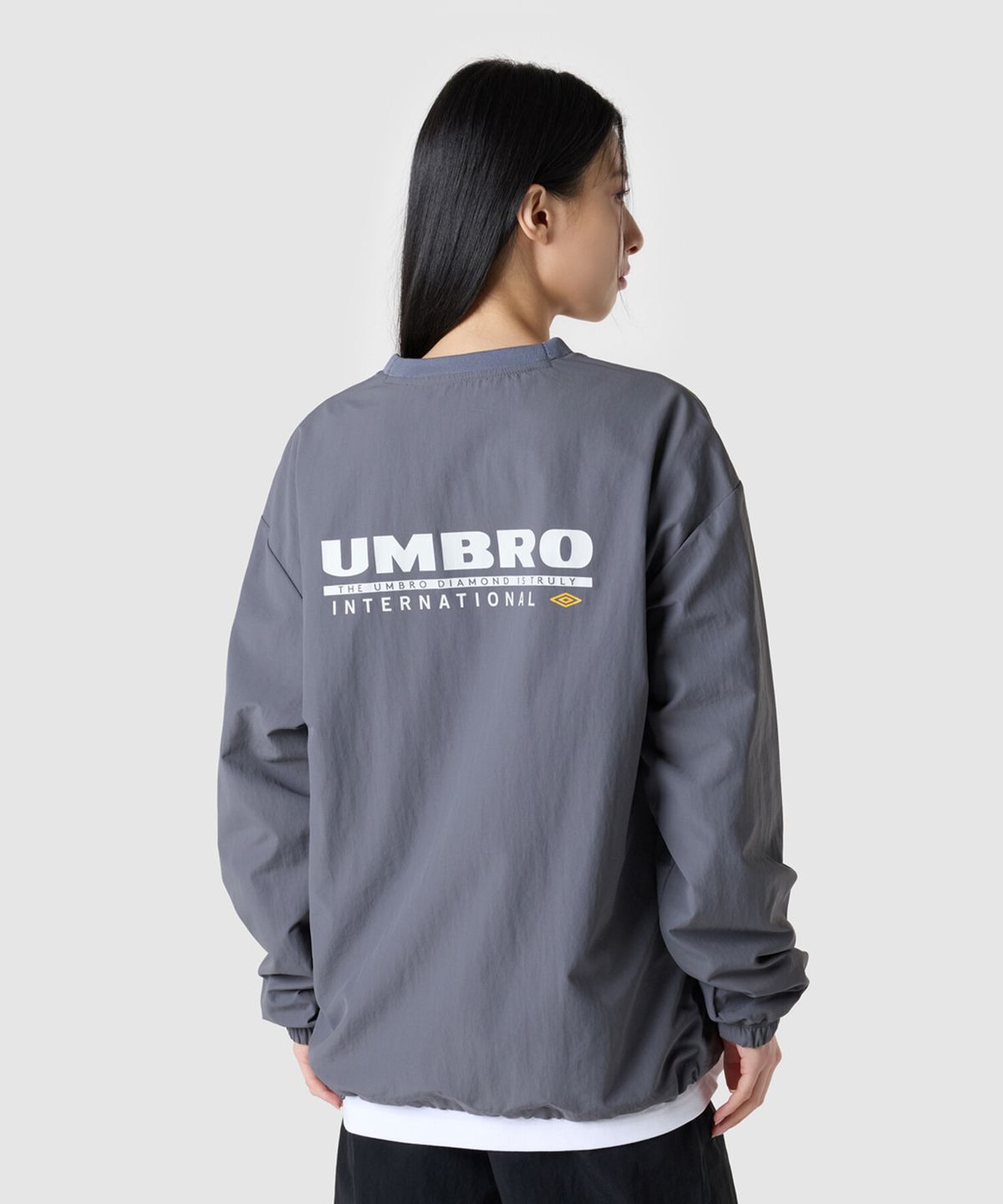 엄브로(UMBRO) 클래식 긴팔 피스테 차콜(UQ321CWT94)