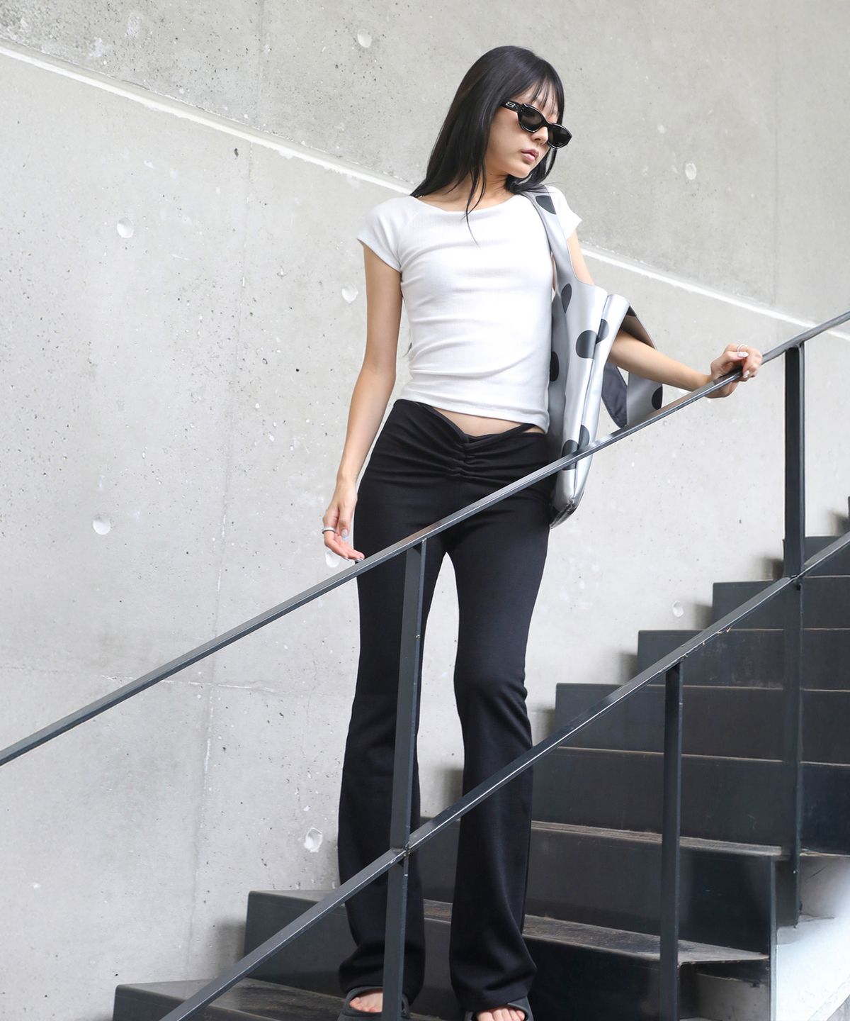탑걸(TOPGIRL) FRONT SHIRRING STRAPPY BOOTCUT PANTS_T326BT708