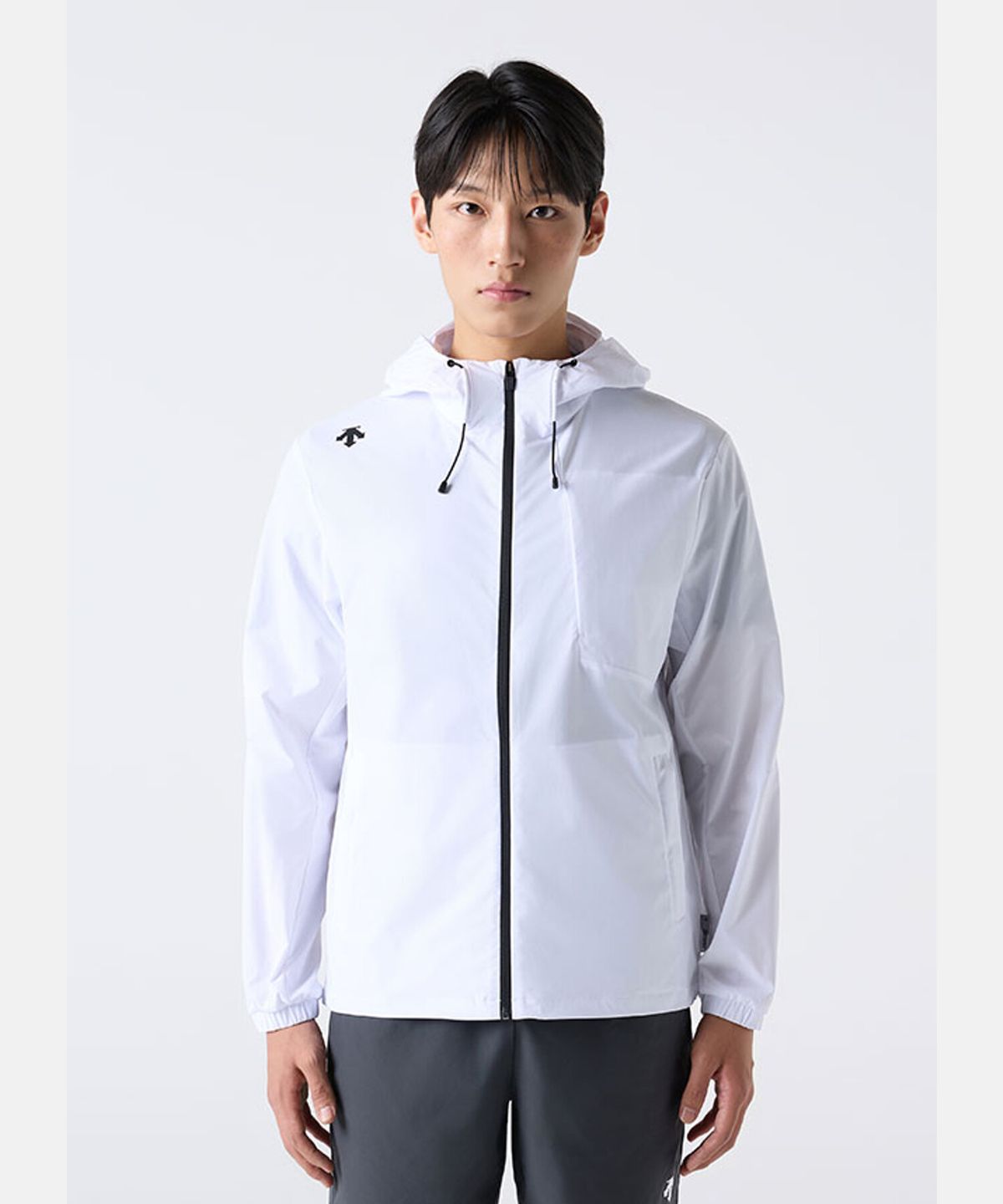 데상트(DESCENTE) 후드형 바람막이 자켓 화이트(SQ323UWB71)