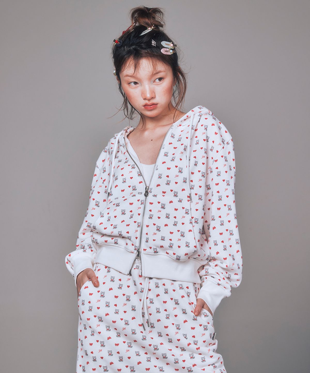 유희(YOUHEE) PETITE PATTERN HOOD ZIP-UP WHITE