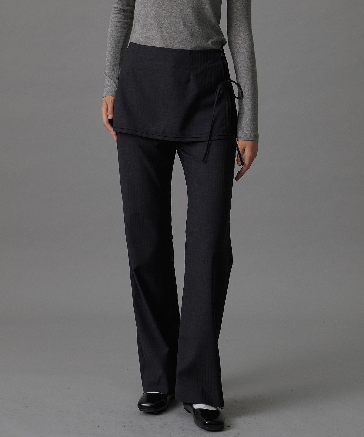 튜드먼트(TTUDEMENT) SLIM-FIT LAYERED SKIRT PANTS_CHARCOAL