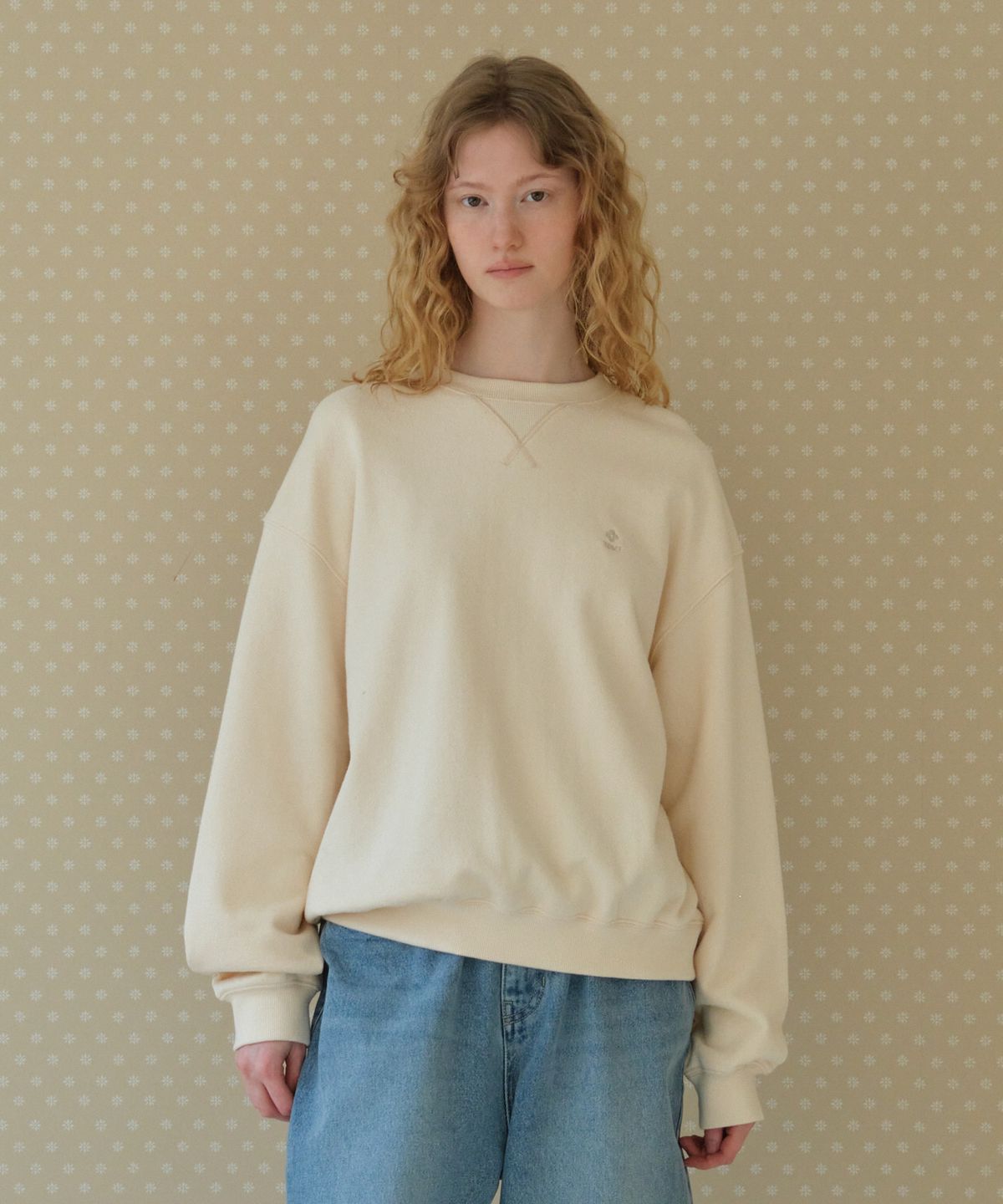 튜드먼트(TTUDEMENT) CLOVER BOUCLE SWEATSHIRT IVORY