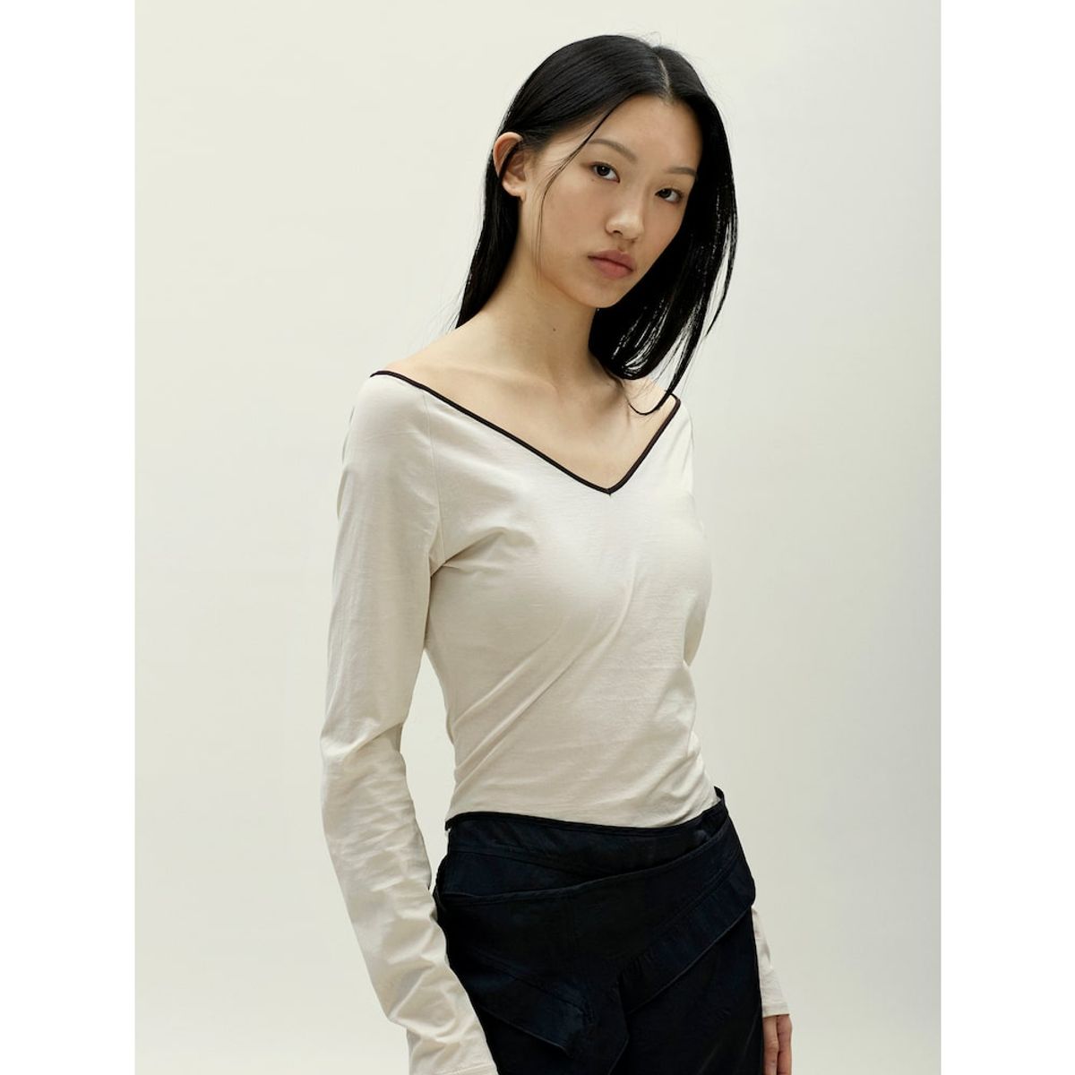 앙개(ANGGAE) Contrast Scoop Neck TShirt  Beige