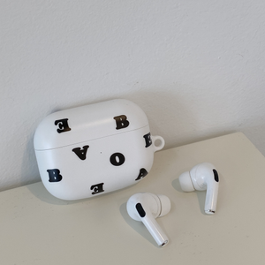 화이트앤블랙 로고 에어팟케이스
