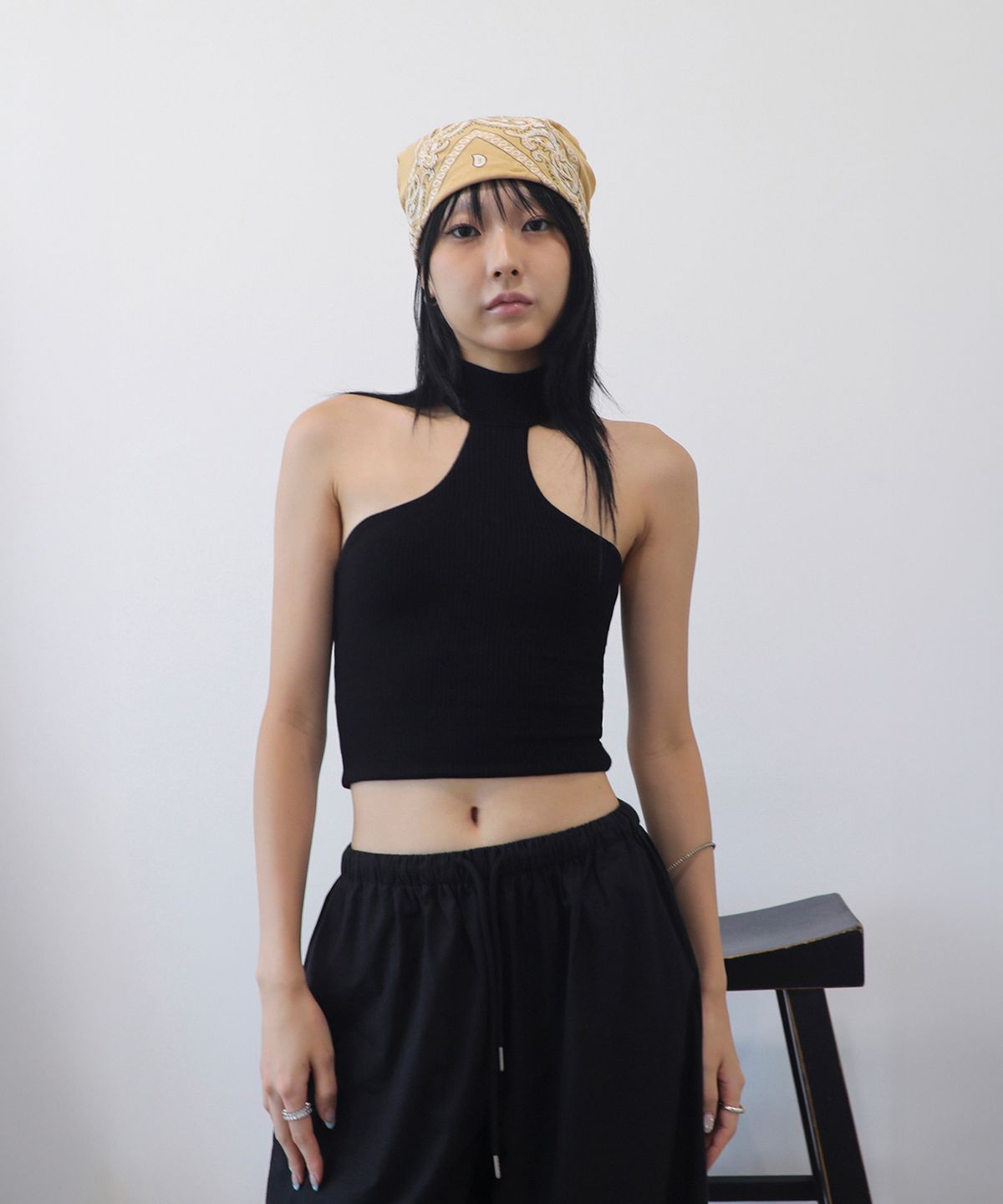 탑걸(TOPGIRL) RACER FRONT T-BACK MOCK NECK CROP TOP_T316TP122