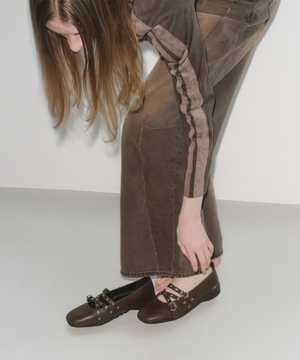 트리벨 플랫 브라운