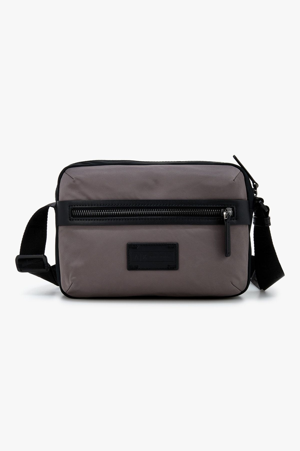 아르마니 익스체인지(ARMANI EXCHANGE) 남성 로고 패치 크로스바디백_다크 그레이 A415370006