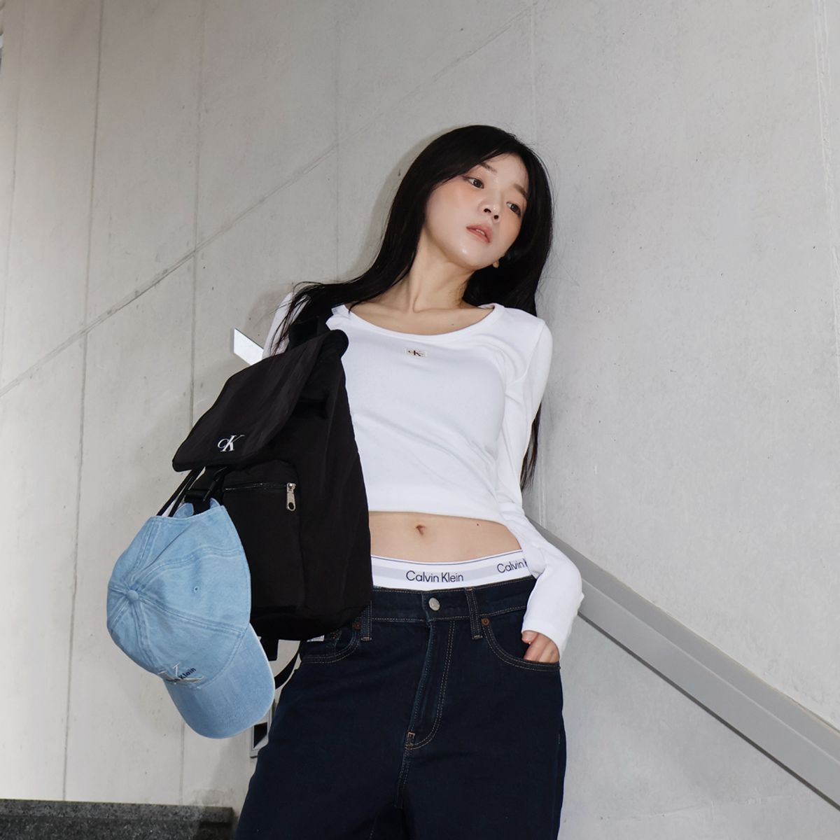 캘빈클라인 진(CALVIN KLEIN JEANS) 여성 L/S 우블 라벨 스쿱넥 립 티셔츠 47D218G YAA