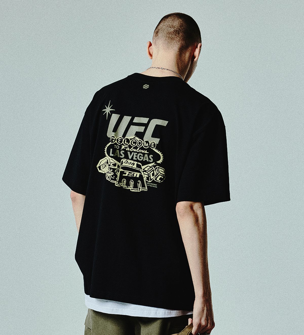 유에프씨 스포츠(UFC SPORT) UFC 글로브 릴렉스핏 반팔 티셔츠 블랙 U2SSW2323BK