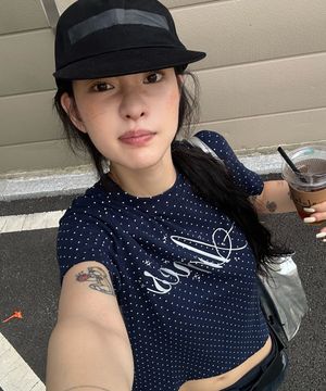 SILVER AMES DOT CROP TEE NAVY