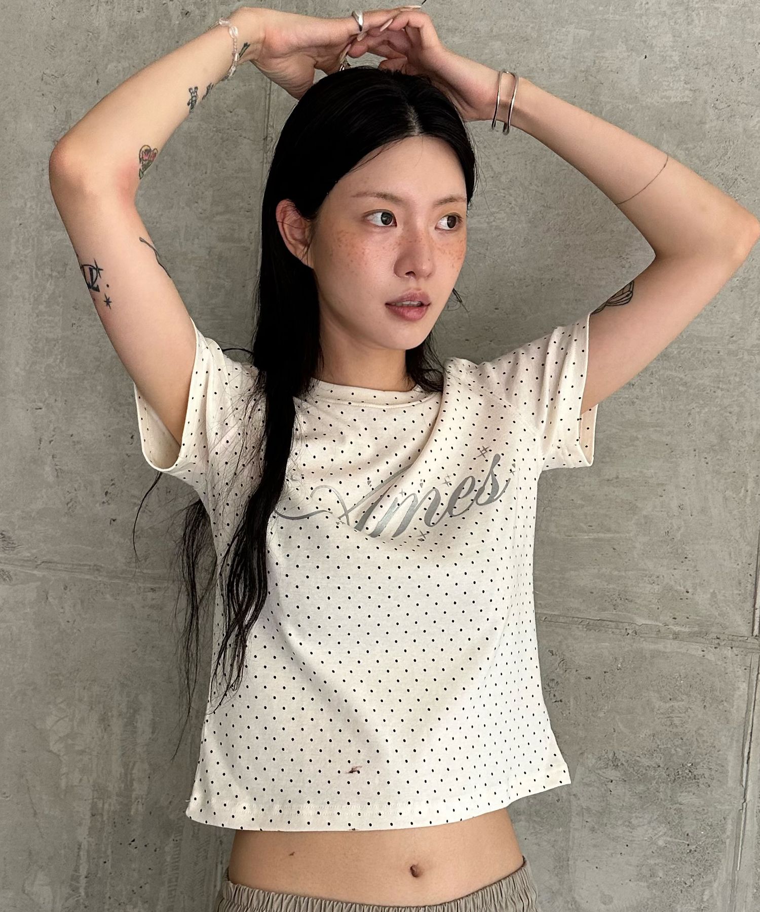 MUSINSA公式 | AMES-WORLDWIDE SILVER AMES DOT CROP TEE CREAM