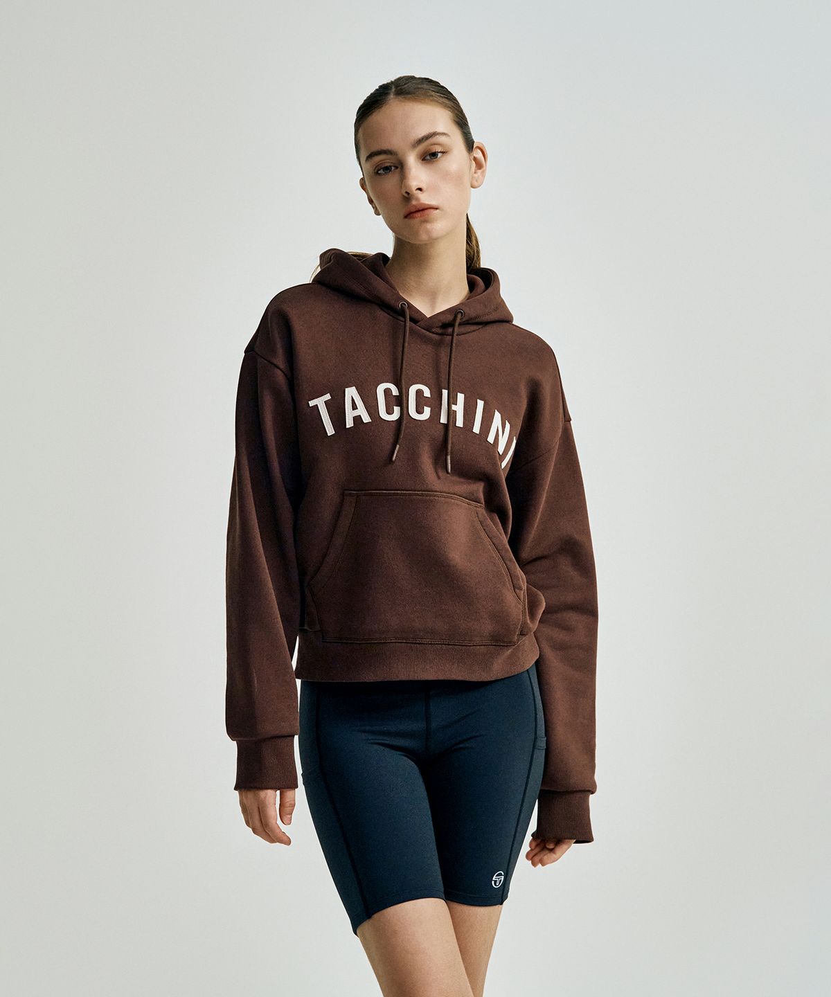 세르지오 타키니(SERGIO TACCHINI) W 쿠쉬라이트 프렌치 크롭 아트웍 후드 (D.Brown)