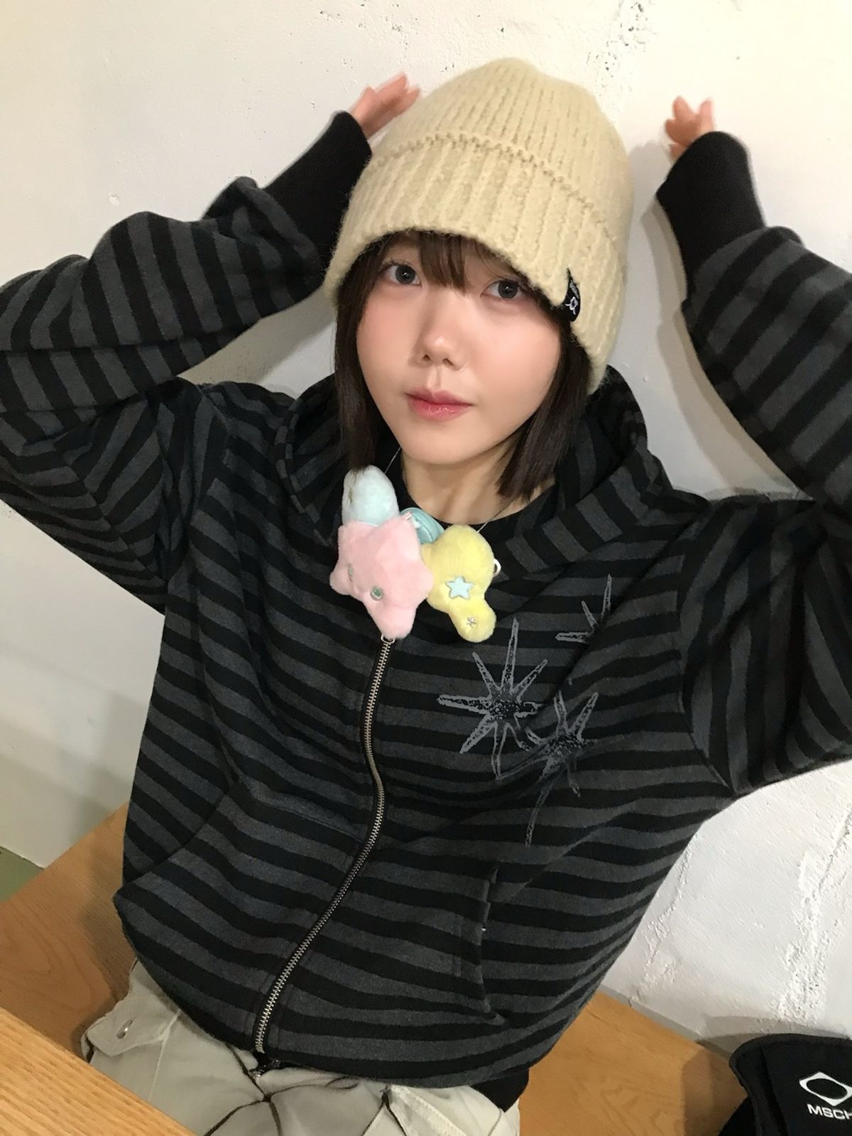 언타이틀 서울(UNTITLED SEOUL) 언타이틀 스테리나잇 스트라이프 후드집업 블랙