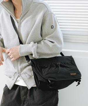 디에어 메신저백 블랙