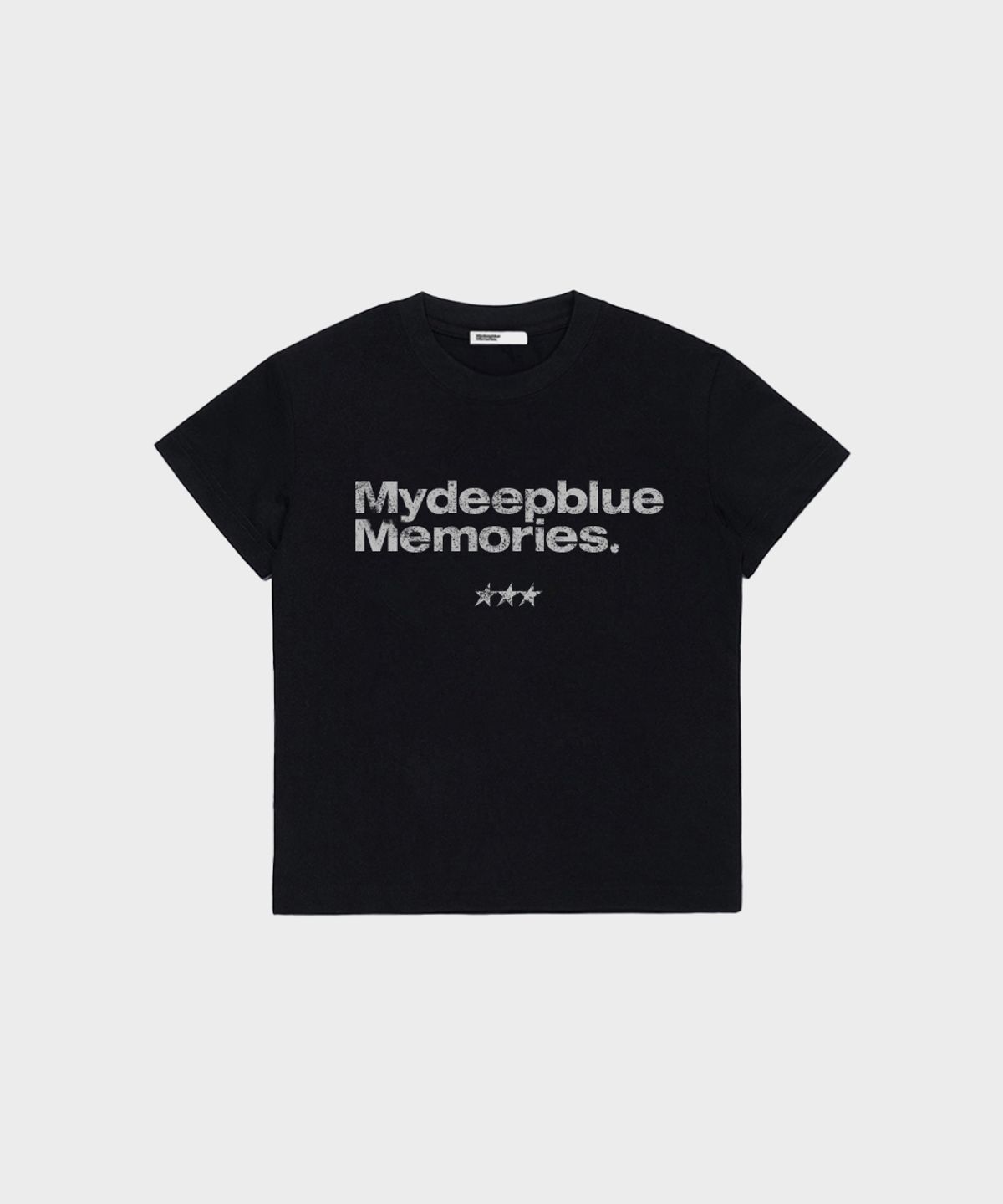 마이딥블루메모리즈(MY DEEP BLUE MEMORIES) (W) WOMAN MM TEXT CROP TEE (BLACK)