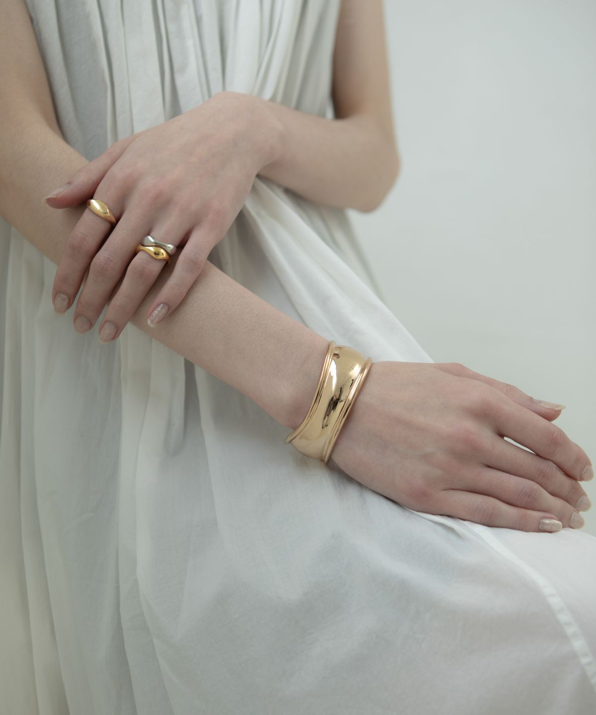 노비스도쿄(NOVICE TOKYO) 메탈 볼륨 뱅글 Metal Volume Bangle / Gold