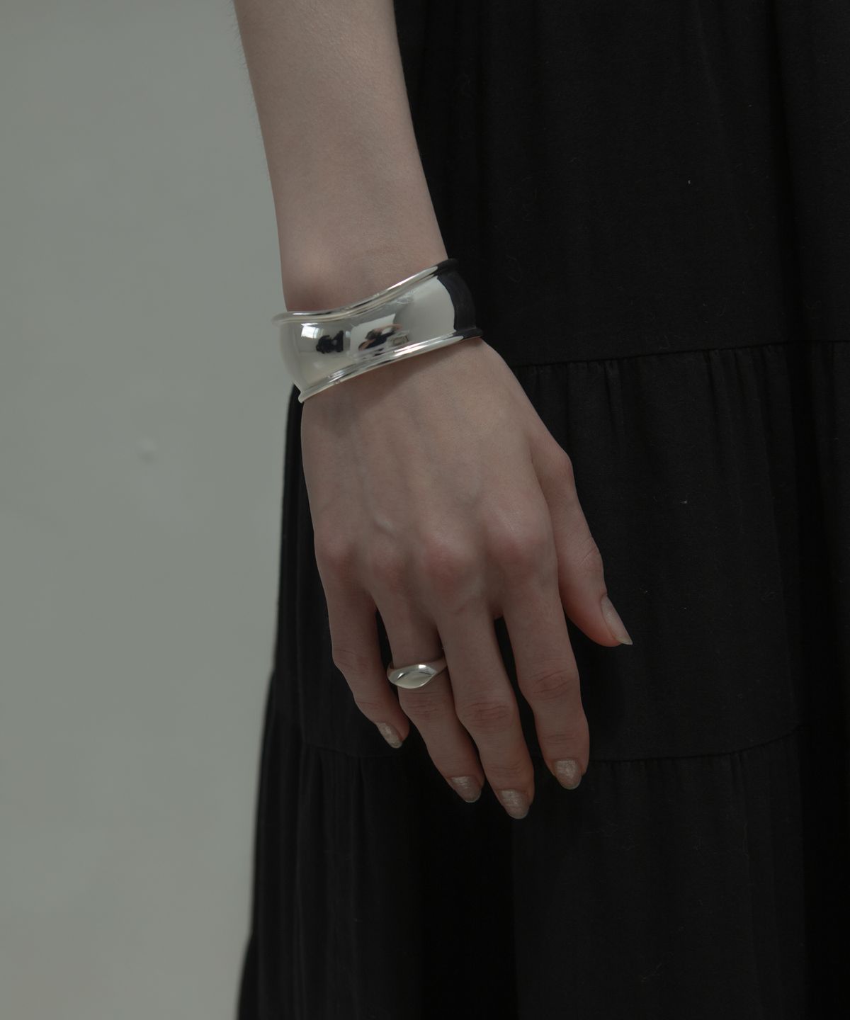 노비스도쿄(NOVICE TOKYO) 메탈 볼륨 뱅글 Metal Volume Bangle  / Silver