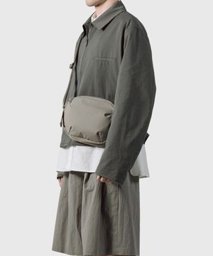 데데킨트 F19 크로스백 웜 그레이