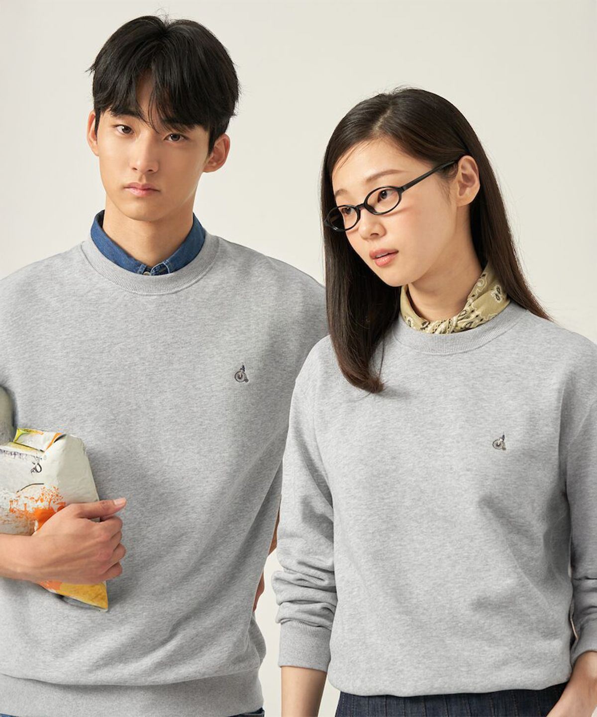 빈폴 멘(BEANPOLE MEN) [Essential] 남녀공용 로고 자수 스웨트 셔츠  그레이
