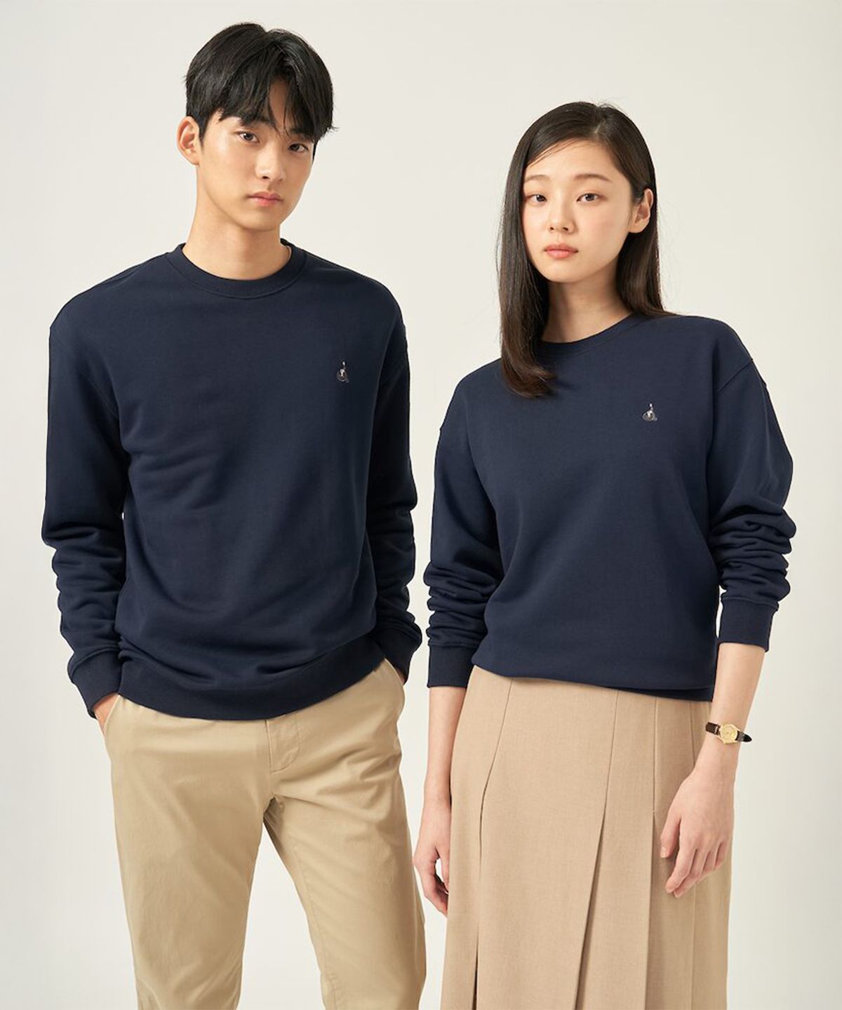 빈폴 멘(BEANPOLE MEN) [Essential] 남녀공용 로고 자수 스웨트 셔츠  네이비