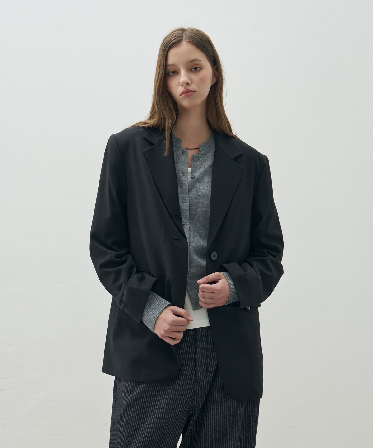 레더리(LEATHERY) 어반 베이직 싱글 블레이저 [BLACK]