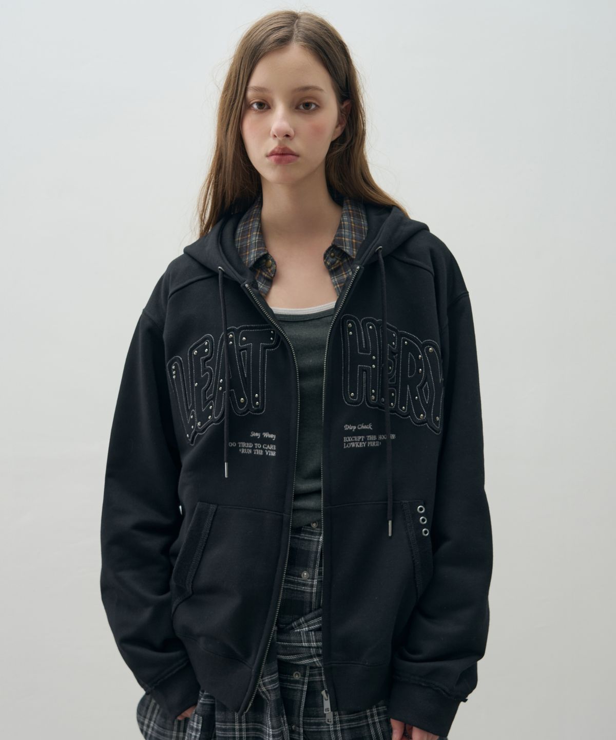 레더리(LEATHERY) 더블라인 스터드 아플리케 후디 [BLACK]