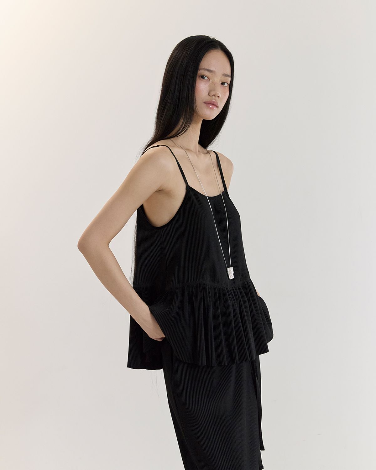 커렌트(CURRENT) PLEATS LAYERED SHIRRING TOP(BLACK)