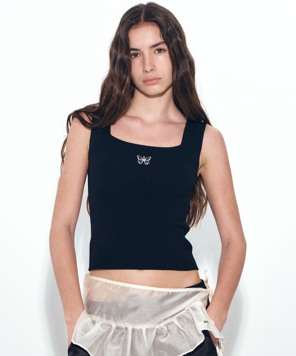 닉앤니콜(NICK&NICOLE) BUTTERFLY CROP SQUARE NECK KNIT SLEEVELESS_BLACK