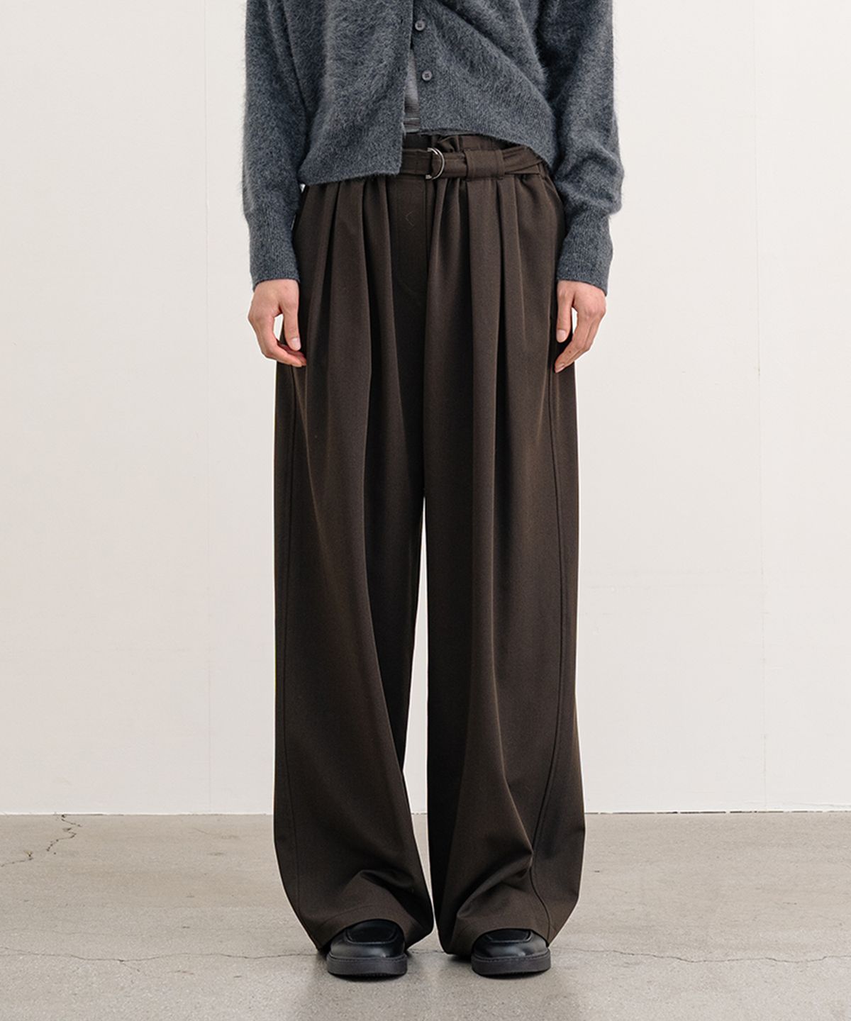 클루니(CLUNY) Pintuck Belted Wide Pants - Brown