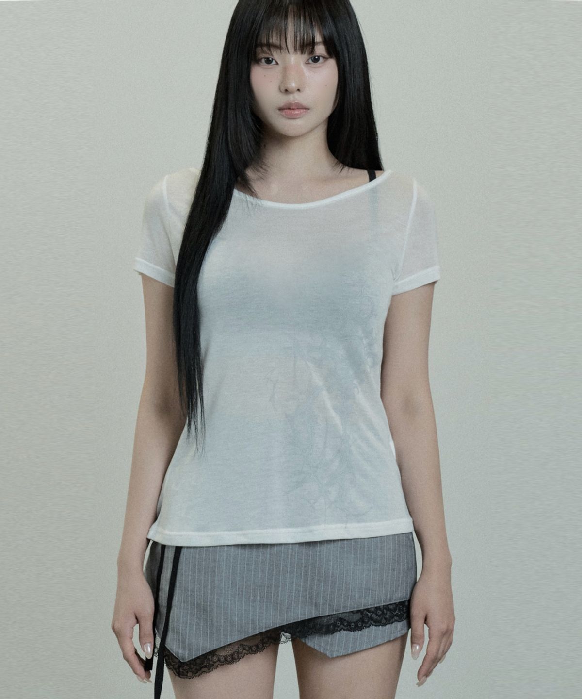 에트오소메(ETRE AU SOMMET) Cross Printing One-Shoulder Short Sleeve (Ivory)