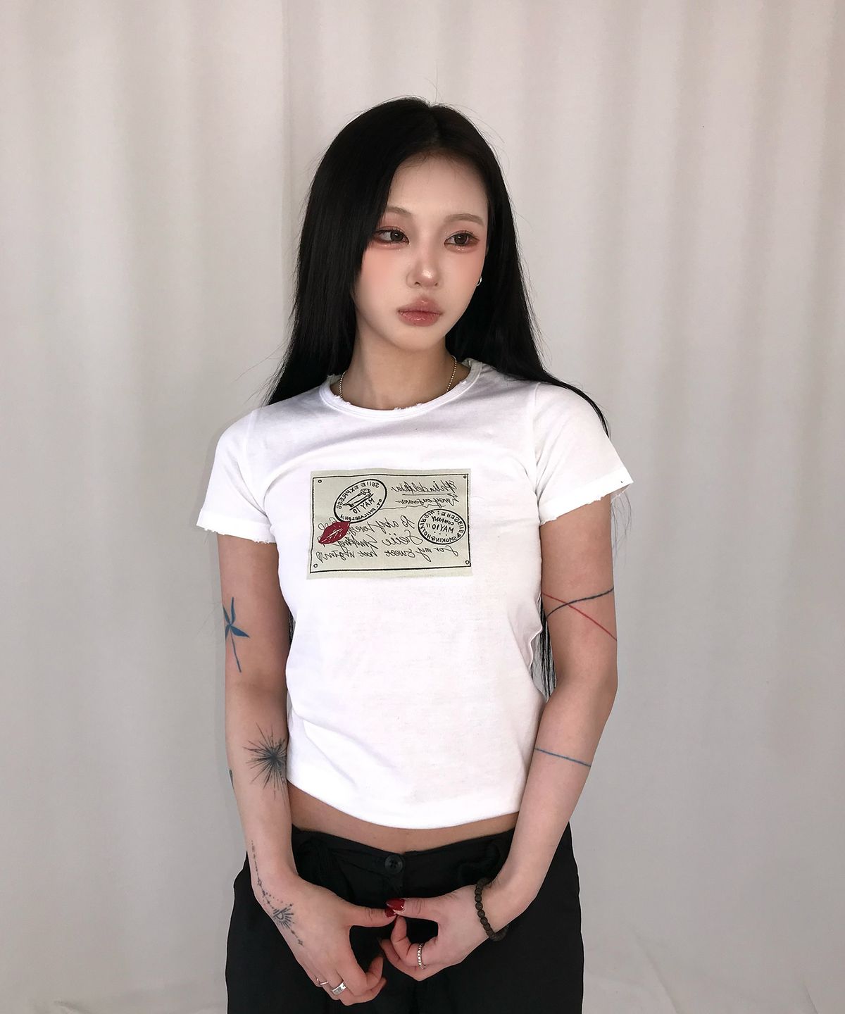 세이에(SEIIE) 우표 디스트로이드 데미지 티 White