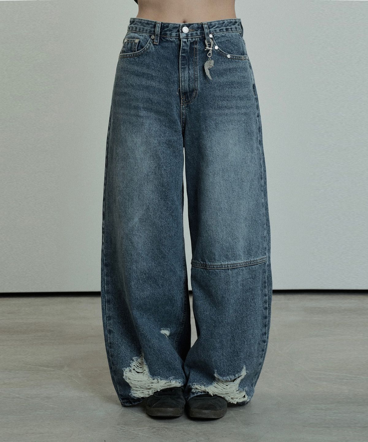 에트오소메(ETRE AU SOMMET) Hem Damage Keyring Wide Denim Pants (Blue)