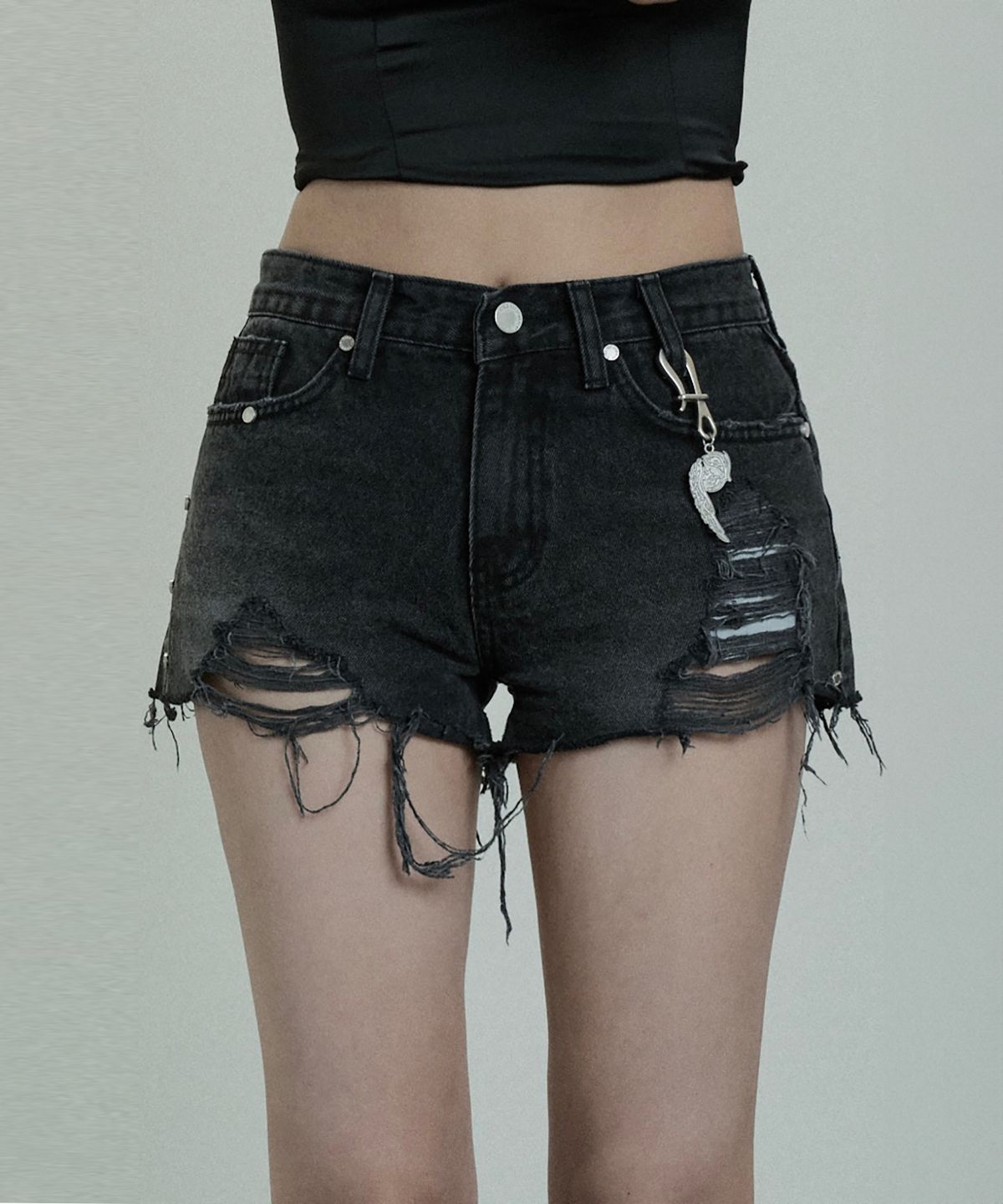 에트오소메(ETRE AU SOMMET) Rivet Damage Keyring Shorts pants (Black)