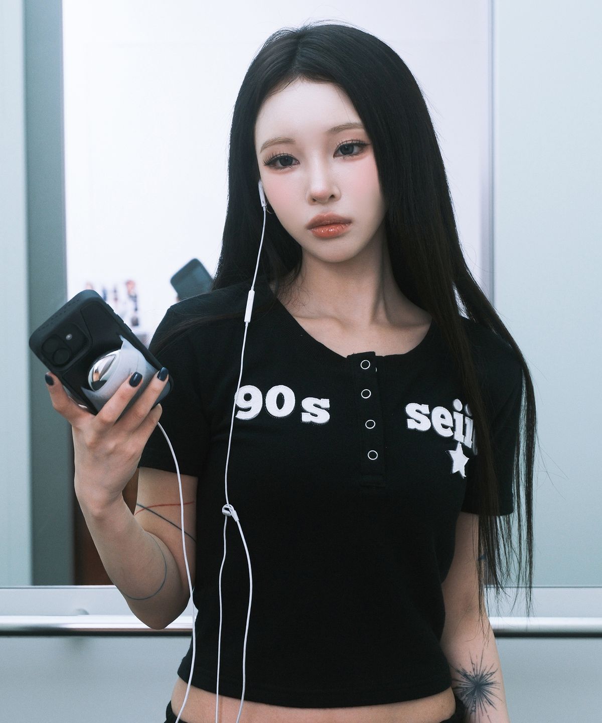 세이에(SEIIE) 90s Star 아플리케 단추 티셔츠 Black