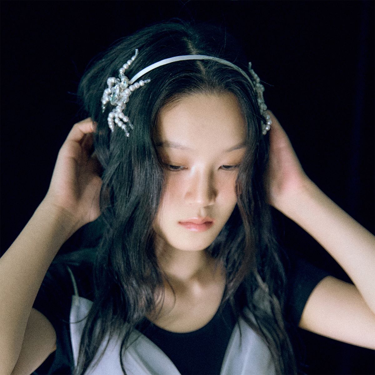 러뷰이(LOVUEE) 타란튤라 헤어밴드 화이트