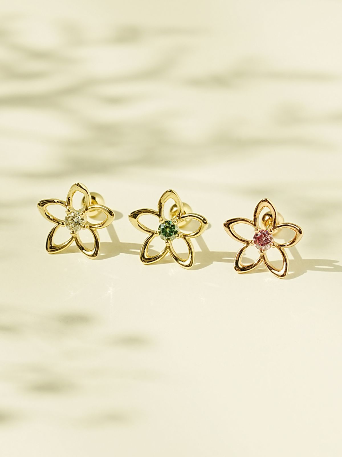 미니멀피어싱(MINIMALPIERCING) 14K 모이사나이트 다이아 올리비아 플라워 피어싱 귀걸이