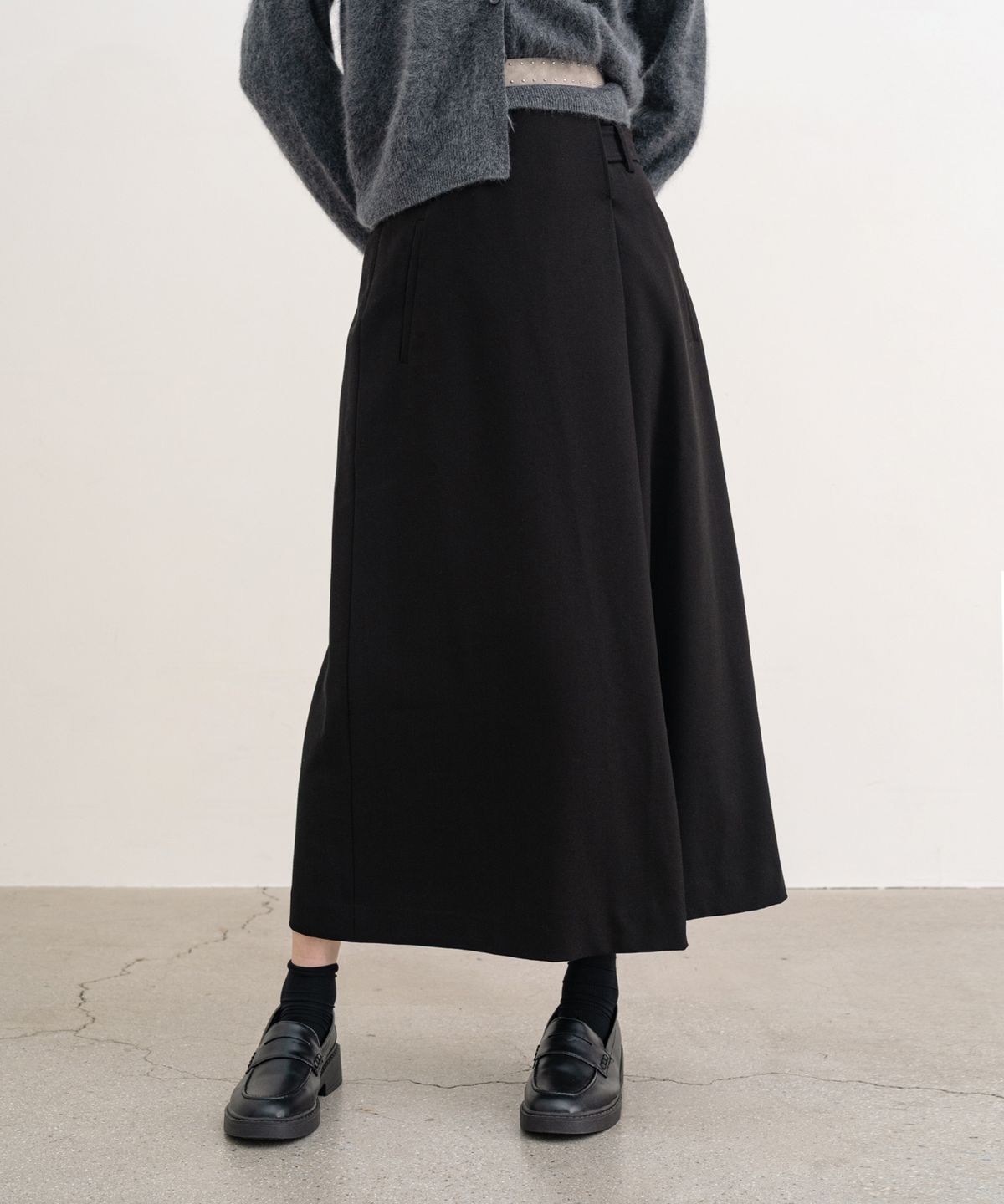 클루니(CLUNY) Belted Long Skirt - Black