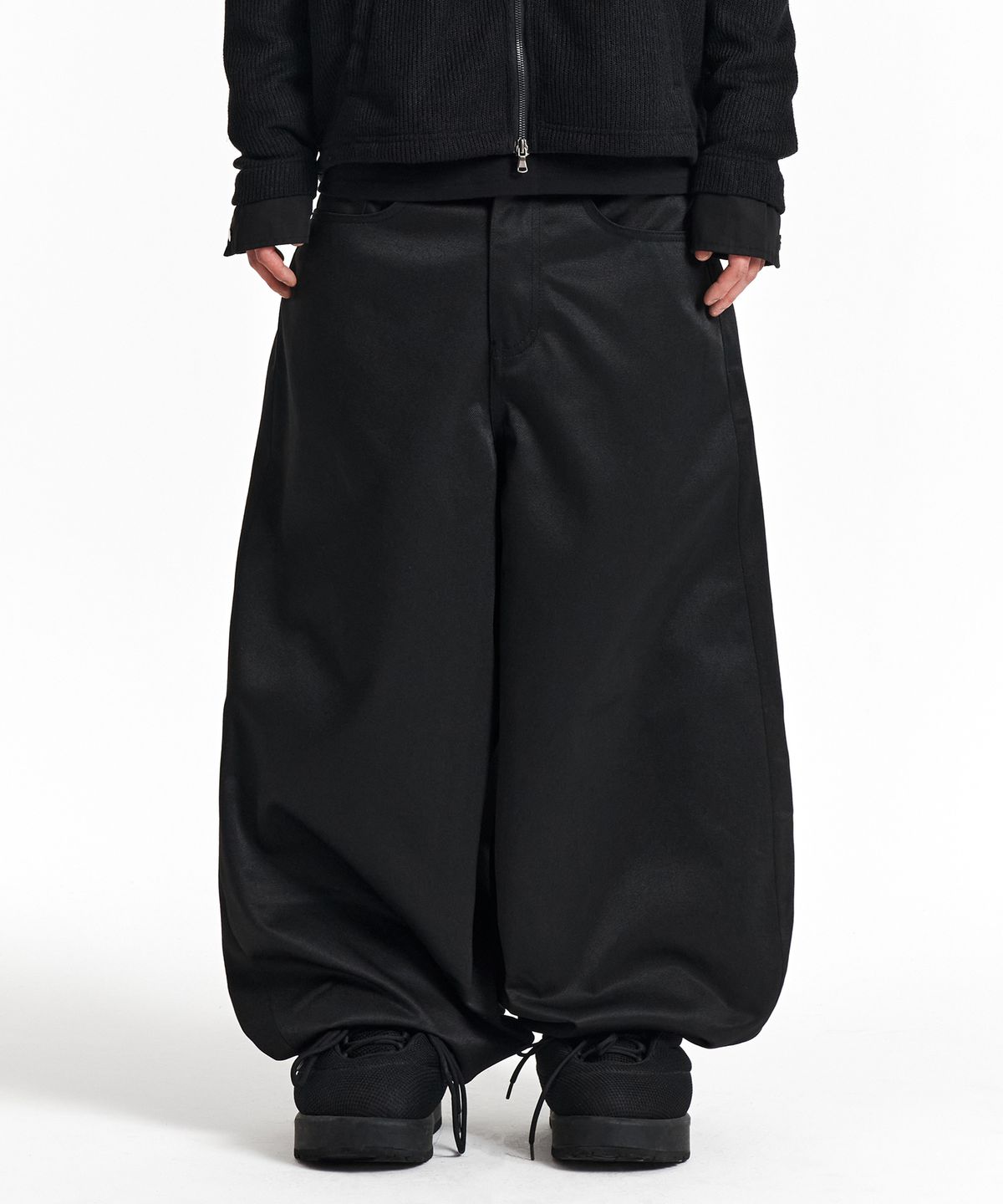 기철(KICHUL) Obsidian Coated Balloon Denim Pants (Black)