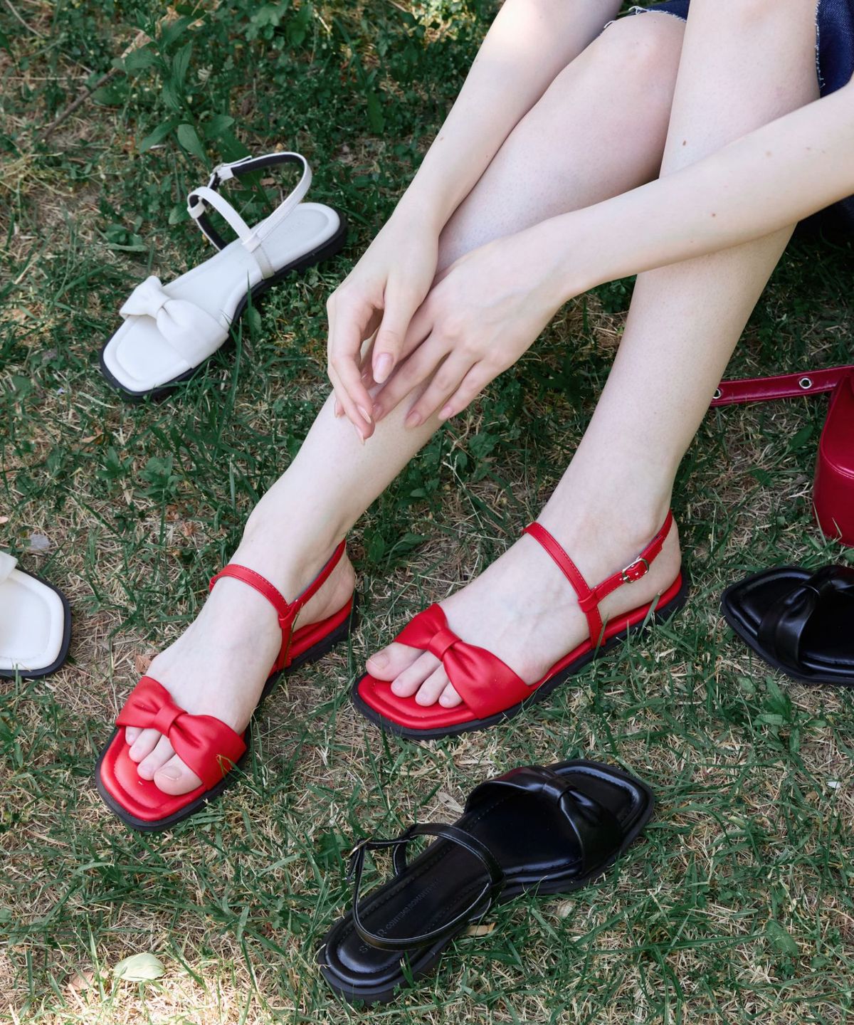스퍼(SPUR) Bell Bloom Flat Sandal  플랫 샌들 1.5cm -VS8098 (3color)