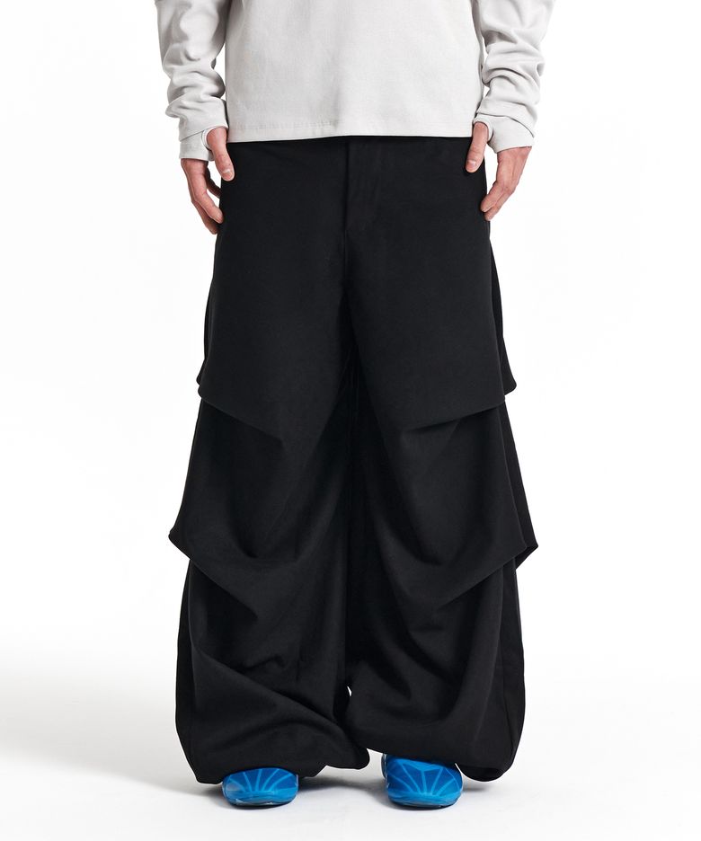Side Tuck Peach Skin Balloon Pants (Black)