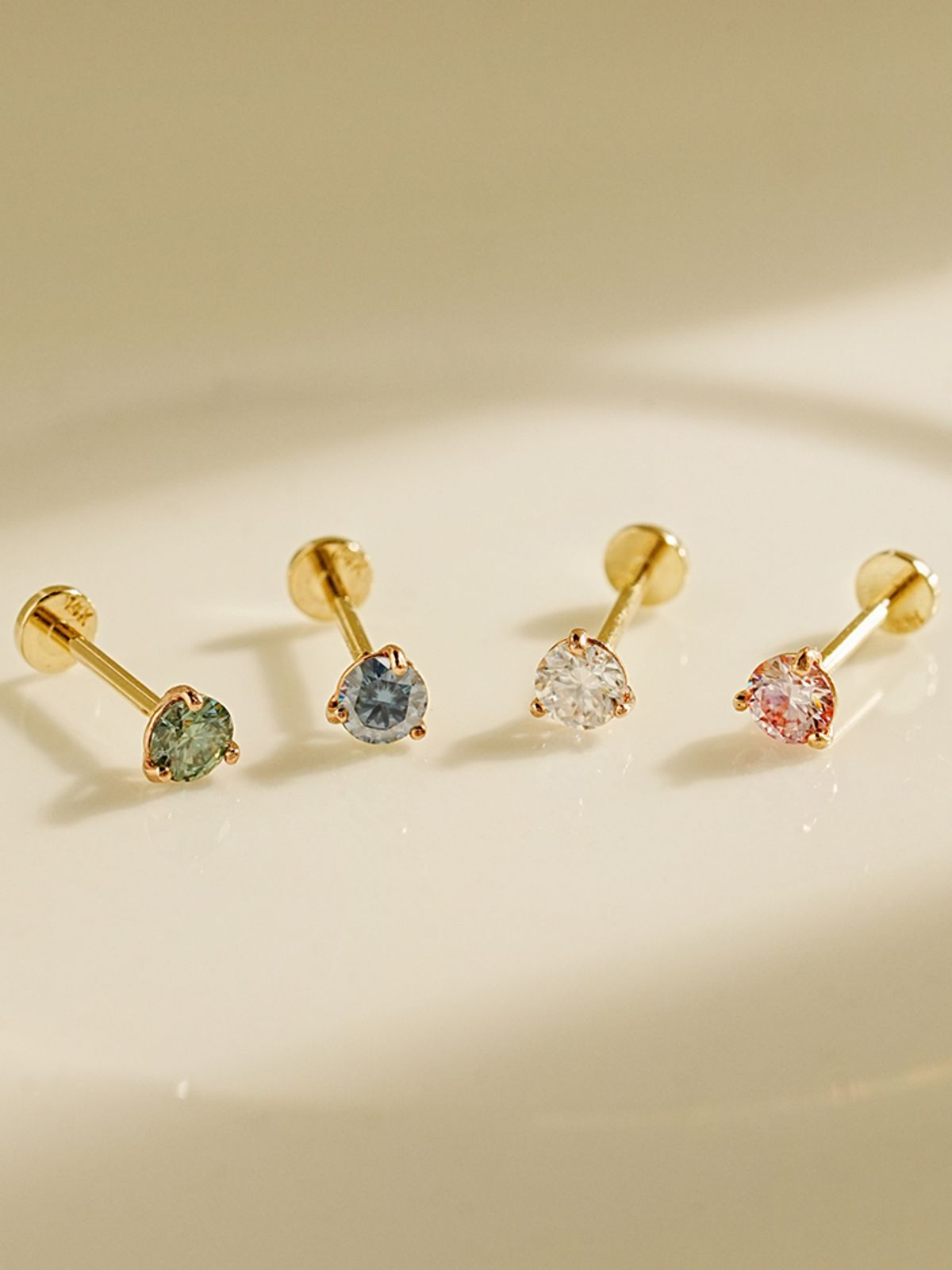 미니멀피어싱(MINIMALPIERCING) [0.8mm]14K 인터널 모이사나이트 다이아 미니 삼각 라블렛 피어싱 귀걸이