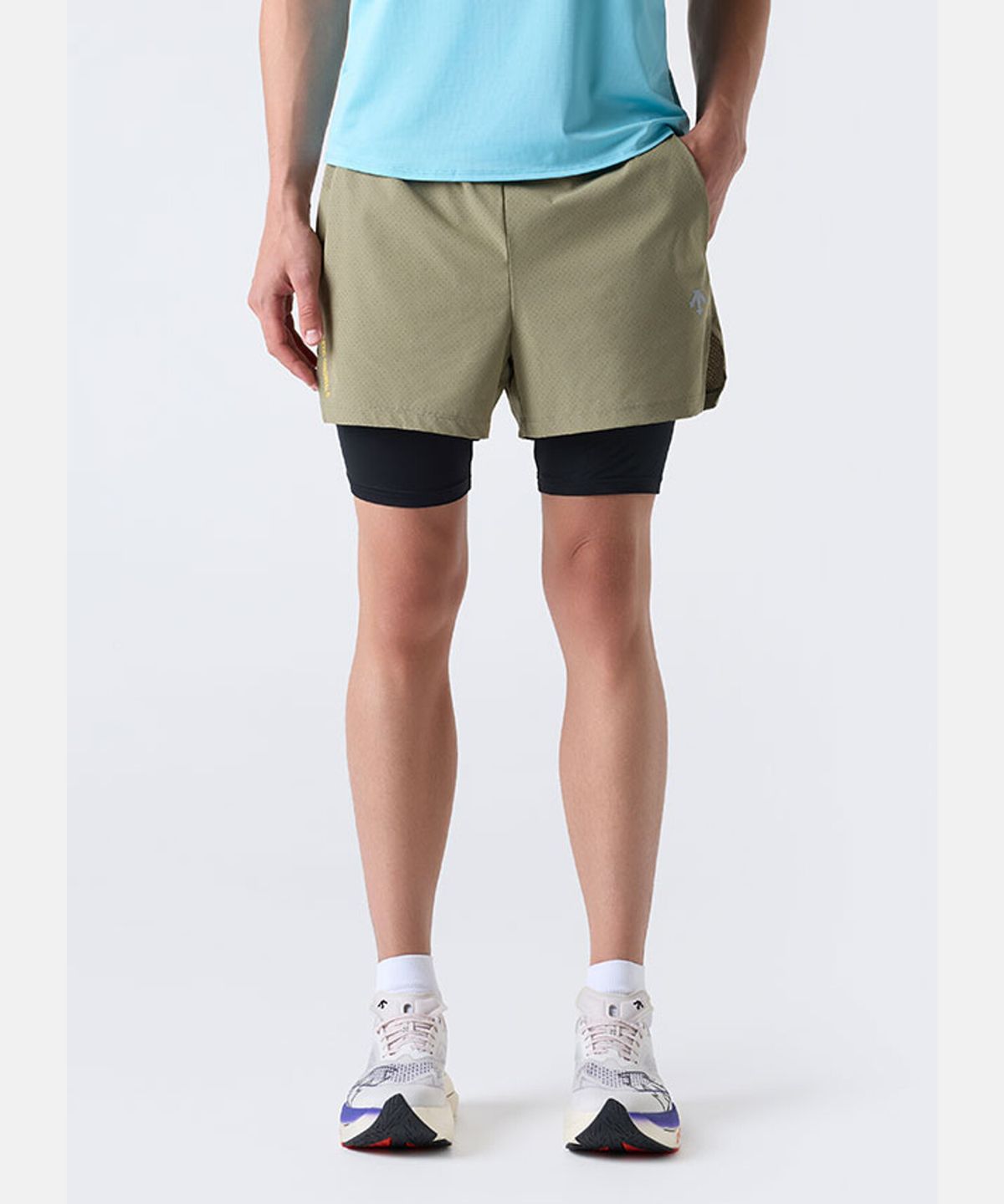 데상트(DESCENTE) 러닝 벤틸레이션 2IN1 4인치 쇼츠 카키(SQ323RHP72)
