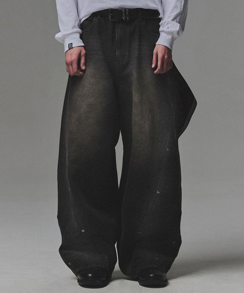 Stud Incision Curved Denim Pants - Black