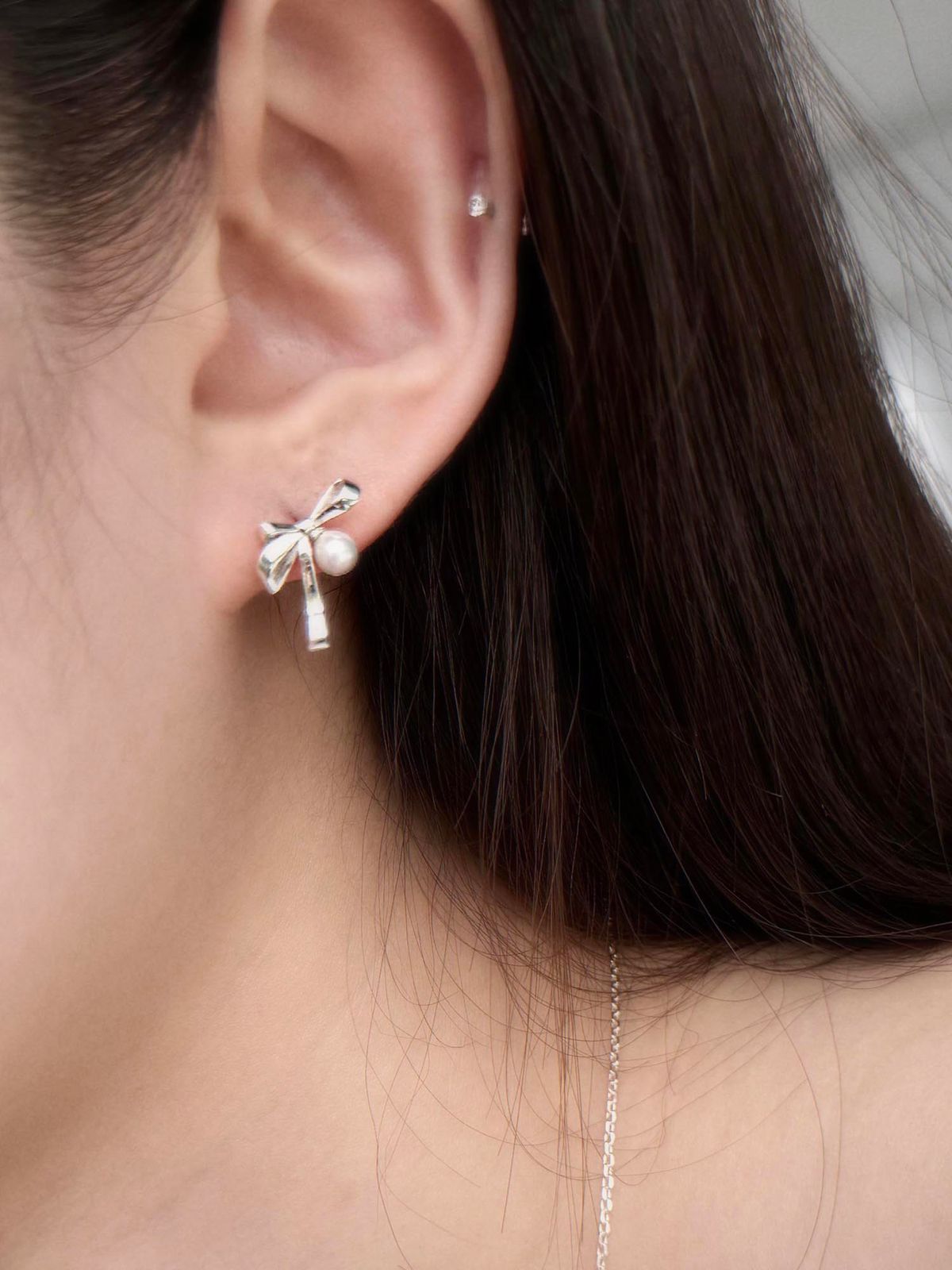 러브트릭스(LOVETRIX) silver925 Ribbon & pearl earring