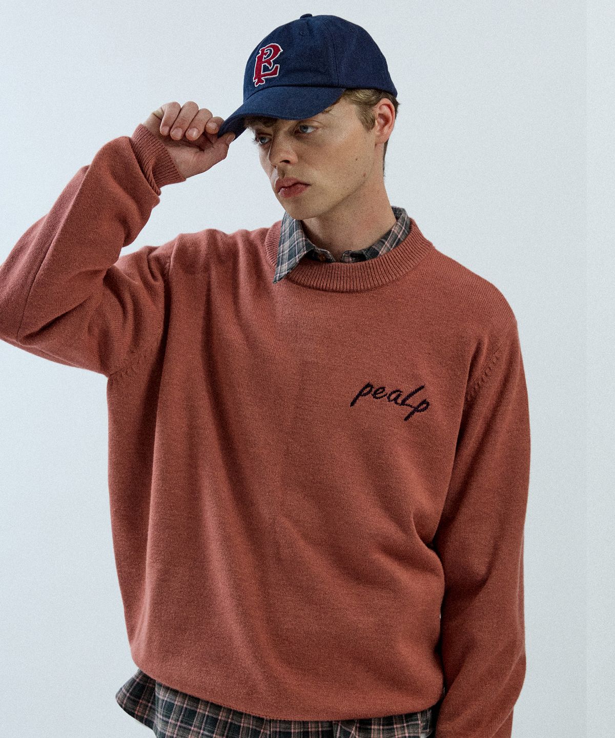 필프(PEALP) Hand-Embroidered Logo Knit Sweater 20(Deep Pink)