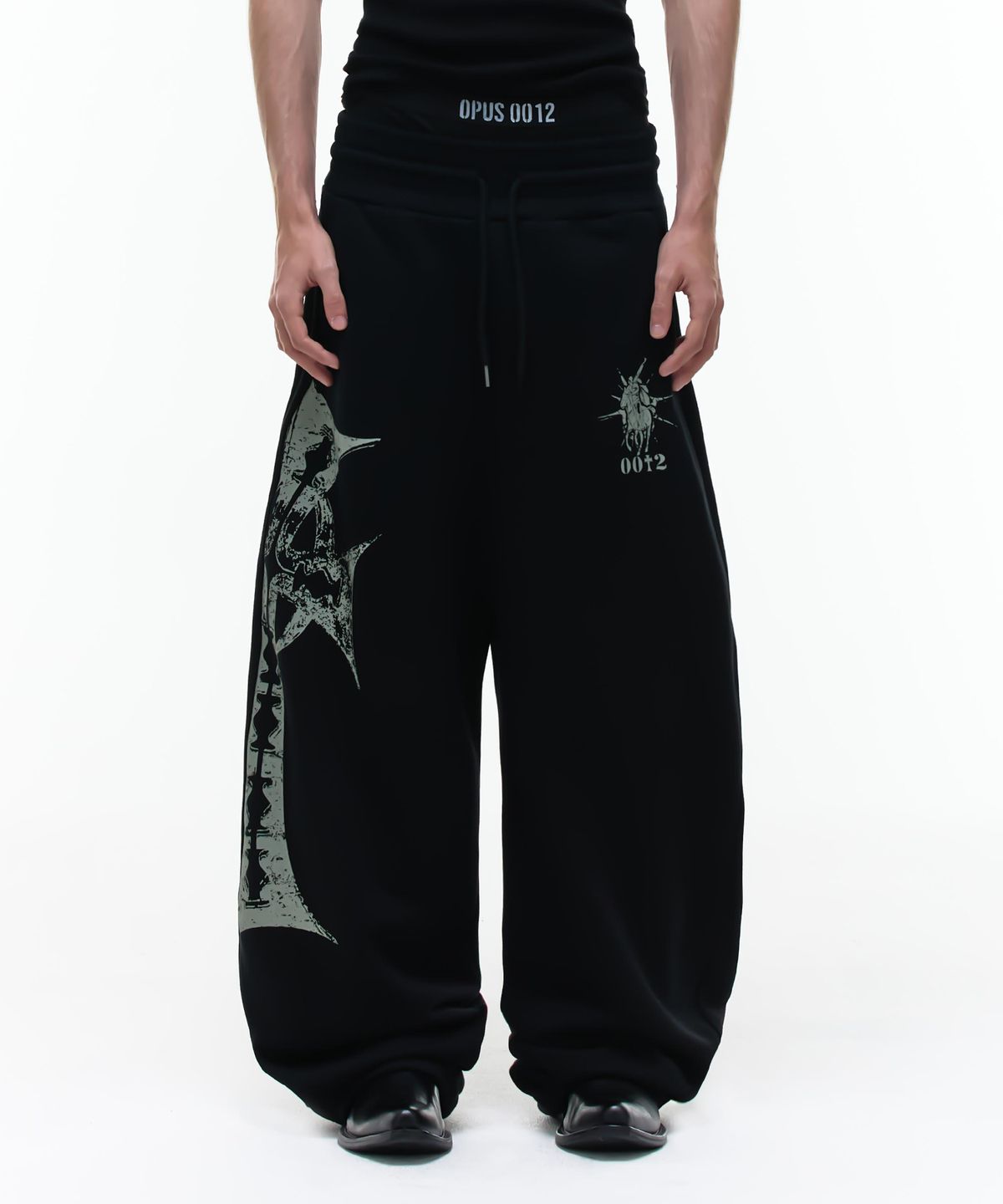 오퍼스 0012(OPUS 0012) Op. 08 CROSS CURVED SWEAT PANTS BLACK